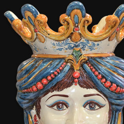 Teste di moro in ceramica artistica di Caltagirone, modellate e decorate a mano secondo l'antica tradizione Siciliana.